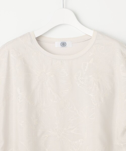 J.PRESS Ladies(J.プレス レディス)の「【洗える】シアーエンブロイダリー カットソー(Tシャツ/カットソー・レディース・ネイビー系/ライトグレー系/アイボリー系・SMALL)」の4枚目の写真
