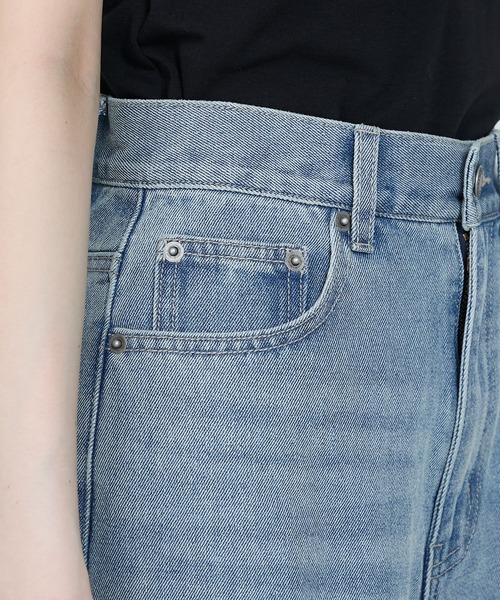 le ELMi（ルエルミ）の「Slit straight denim pants / スリット ストレートデニムパンツ（デニムパンツ・レディース・ライトブルー/ブラック・M/L）」の11枚目の写真