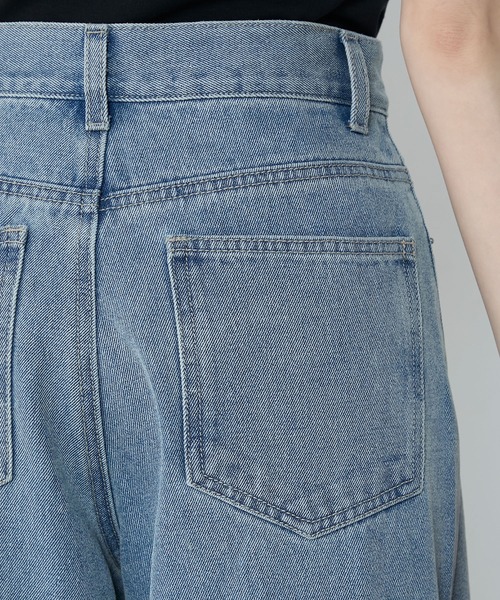 le ELMi（ルエルミ）の「Slit straight denim pants / スリット ストレートデニムパンツ（デニムパンツ・レディース・ライトブルー/ブラック・M/L）」の4枚目の写真