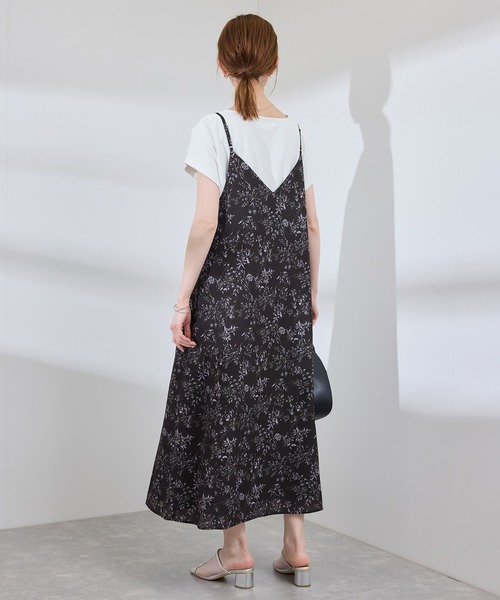 ROPE' PICNIC（ロペピクニック）の「【前後2WAY】ガーデンフラワーキャミワンピース/リンクコーデ（ワンピース・レディース・ブラック系その他/ホワイト系その他・38）」の4枚目の写真
