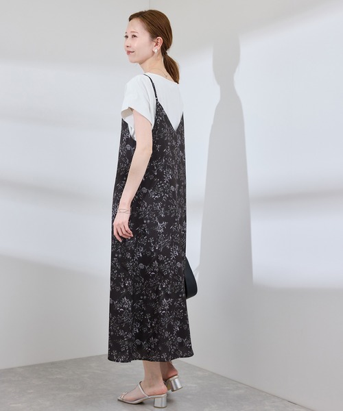 ROPE' PICNIC（ロペピクニック）の「【前後2WAY】ガーデンフラワーキャミワンピース/リンクコーデ（ワンピース・レディース・ブラック系その他/ホワイト系その他・38）」の5枚目の写真