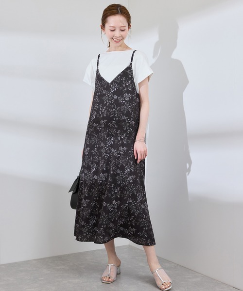 ROPE' PICNIC（ロペピクニック）の「【前後2WAY】ガーデンフラワーキャミワンピース/リンクコーデ（ワンピース・レディース・ブラック系その他/ホワイト系その他・38）」の7枚目の写真
