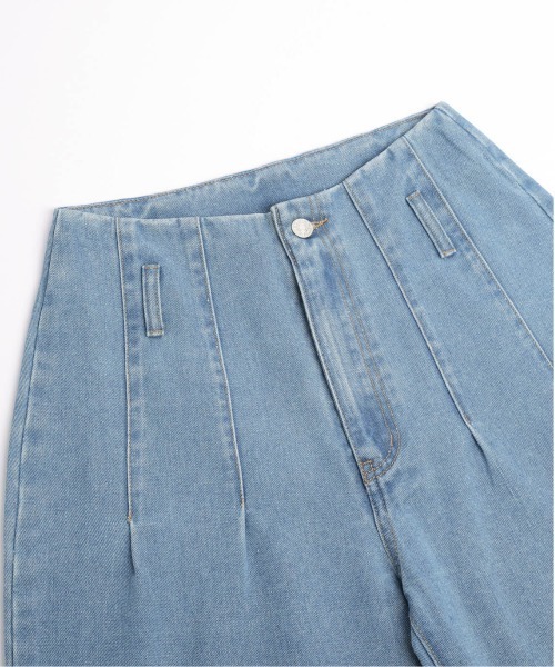 AMELY(エミリー)の「タックワイドデニムパンツ(デニムパンツ・レディース・ライトブルー/インディゴブルー・L/M)」の3枚目の写真