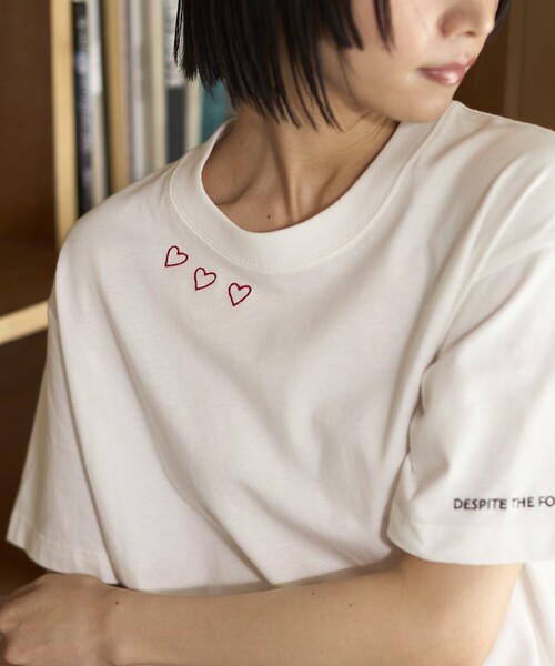 Firsthand（ファーストハンド）の「Firsthand/ファーストハンド オーガニックコットン ハート ロゴ刺繍Tシャツ / クルーネック ワンポイントロゴ 刺繍半袖Tシャツ（Tシャツ/カットソー・レディース・ブラック/ホワイト/ネイビー/グリーン・FREE）」の2枚目の写真