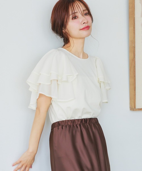 mysty woman(ミスティウーマン)の「異素材フリルスリーブプルオーバー 497238(Tシャツ/カットソー・レディース・オフホワイト/ブラック/グリーン・FREE)」の2枚目の写真