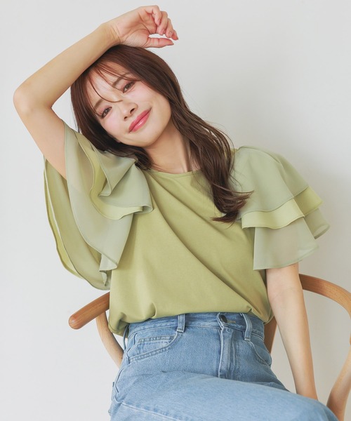 mysty woman(ミスティウーマン)の「異素材フリルスリーブプルオーバー 497238(Tシャツ/カットソー・レディース・オフホワイト/ブラック/グリーン・FREE)」の1枚目の写真