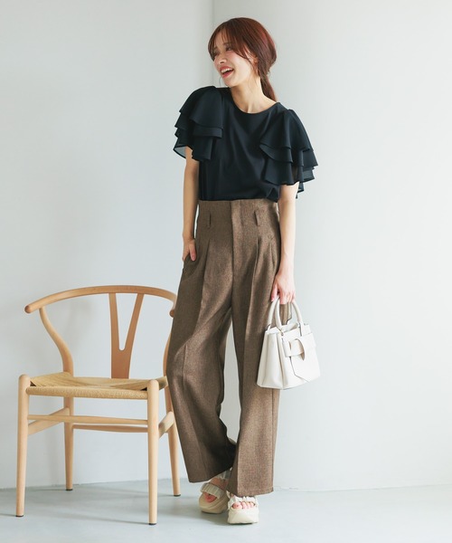 mysty woman(ミスティウーマン)の「異素材フリルスリーブプルオーバー 497238(Tシャツ/カットソー・レディース・オフホワイト/ブラック/グリーン・FREE)」の5枚目の写真