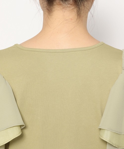 mysty woman(ミスティウーマン)の「異素材フリルスリーブプルオーバー 497238(Tシャツ/カットソー・レディース・オフホワイト/ブラック/グリーン・FREE)」の12枚目の写真