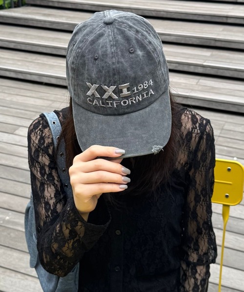 FOREVER 21(フォーエバー トゥエンティーワン)の「【2025SS】ヴィンテージ加工キャップ(キャップ・レディース・ネイビー/レッド/ブラック・FREE)」の2枚目の写真