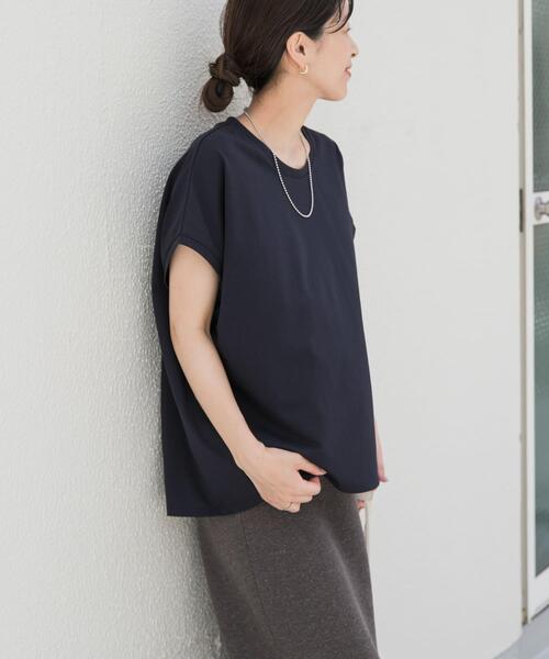 URBAN RESEARCH DOORS(アーバンリサーチドアーズ)の「『UR TECH』汗染み防止ドルマンTシャツ(Tシャツ/カットソー・レディース・チャコールグレー/オフホワイト/ライトグレー/ブラウン/ネイビー・MEDIUM)」の5枚目の写真