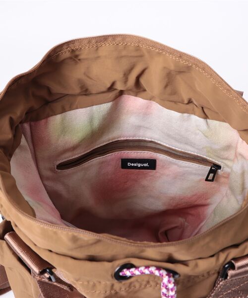 Desigual（デシグアル）の「マルチポジションのドローストリングバックパック（バックパック/リュック・レディース・レッド・FREE）」の9枚目の写真