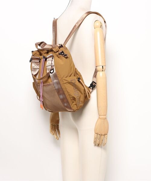 Desigual（デシグアル）の「マルチポジションのドローストリングバックパック（バックパック/リュック・レディース・レッド・FREE）」の11枚目の写真