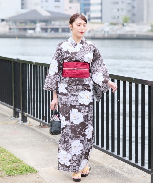slattgir（スラットジール）の「高身長　花柄浴衣セット（ゆかた＋へこ帯）（トールサイズ）Essenave≪動画あり≫（浴衣・レディース・ブラウン系/ホワイト系・M～Ｌ）」の8枚目の写真