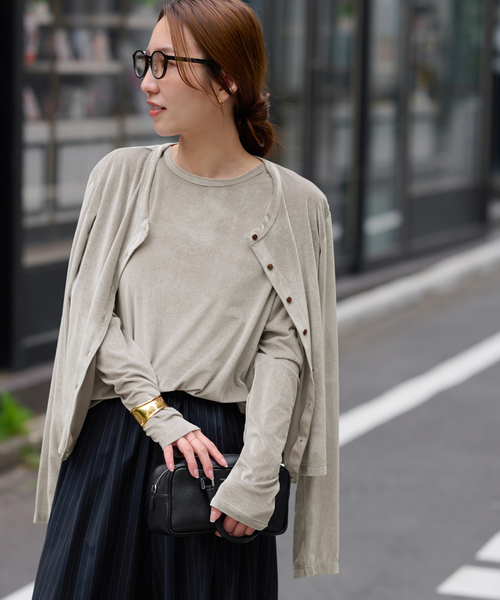 JOURNAL STANDARD relume（ジャーナルスタンダード　レリューム）の「シアーベロアクルーネックロングTEE（Tシャツ/カットソー・レディース・ブラウン/グリーン/ピンク/チャコールグレー・FREE）」の2枚目の写真