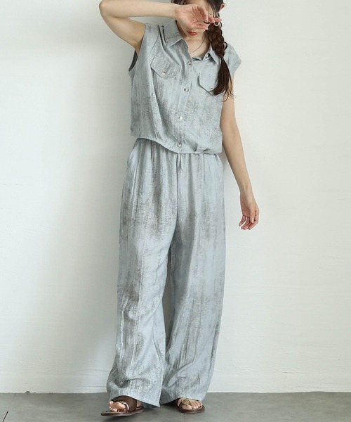 Sawa a la mode(サワアラモード)の「ノースリーブシャツ&ワイドパンツセットアップ(セットアップ・レディース・グレー/ライトブルー・FREE)」の2枚目の写真