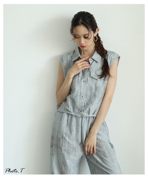 Sawa a la mode(サワアラモード)の「ノースリーブシャツ&ワイドパンツセットアップ(セットアップ・レディース・グレー/ライトブルー・FREE)」の4枚目の写真