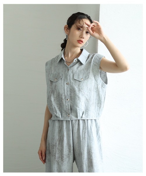 Sawa a la mode(サワアラモード)の「ノースリーブシャツ&ワイドパンツセットアップ(セットアップ・レディース・グレー/ライトブルー・FREE)」の7枚目の写真