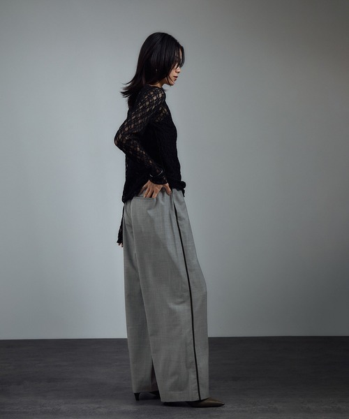 SALON adam et rope'（サロン アダム エ ロペ）の「GREENWOOLサイドベロアラインパンツ［ストレッチ・接触冷感・防シワ］（その他パンツ・レディース・グレー/ブラック/ブラウン・S/M）」の7枚目の写真