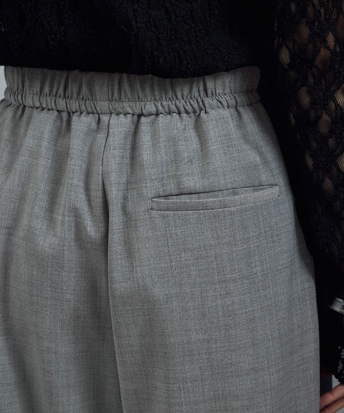 SALON adam et rope'（サロン アダム エ ロペ）の「GREENWOOLサイドベロアラインパンツ［ストレッチ・接触冷感・防シワ］（その他パンツ・レディース・グレー/ブラック/ブラウン・S/M）」の18枚目の写真