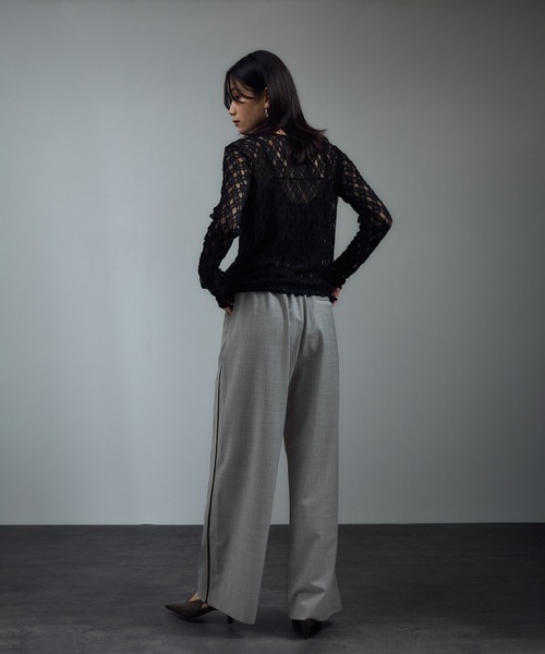 SALON adam et rope'（サロン アダム エ ロペ）の「GREENWOOLサイドベロアラインパンツ［ストレッチ・接触冷感・防シワ］（その他パンツ・レディース・グレー/ブラック/ブラウン・S/M）」の10枚目の写真