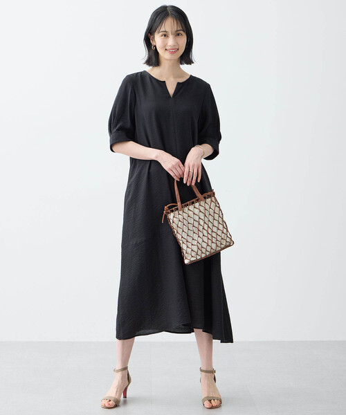 A/C DESIGN BY ALPHA CUBIC（エーシーデザインバイアルファキュービック）の「スキッパーワンピース【接触冷感】（ワンピース・レディース・ブラック/グリーン・9号/11号/13号）」の6枚目の写真