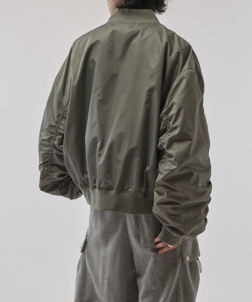 Lui's(ルイス)の「【Neucon/ニューコン】シャーリングアームボリュームナイロンMA-1(MA-1・メンズ・グレー/ブラック・1/2)」の13枚目の写真