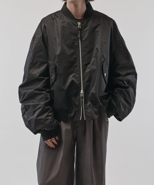 Lui's(ルイス)の「【Neucon/ニューコン】シャーリングアームボリュームナイロンMA-1(MA-1・メンズ・グレー/ブラック・1/2)」の3枚目の写真