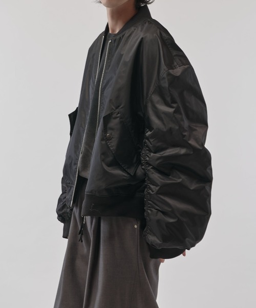 Lui's(ルイス)の「【Neucon/ニューコン】シャーリングアームボリュームナイロンMA-1(MA-1・メンズ・グレー/ブラック・1/2)」の4枚目の写真