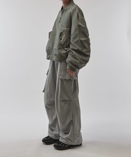 Lui's(ルイス)の「【Neucon/ニューコン】シャーリングアームボリュームナイロンMA-1(MA-1・メンズ・グレー/ブラック・1/2)」の15枚目の写真