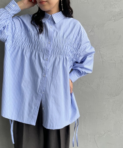 JF Ready Made（ジェイエフレディメイド）の「[Jf Ready Made/ジェイエフレディメイド] サイドリボン ギャザーシャツブラウス（シャツ/ブラウス・レディース・ホワイト/ブラック/サックスブルー/オフホワイト・F）」の4枚目の写真