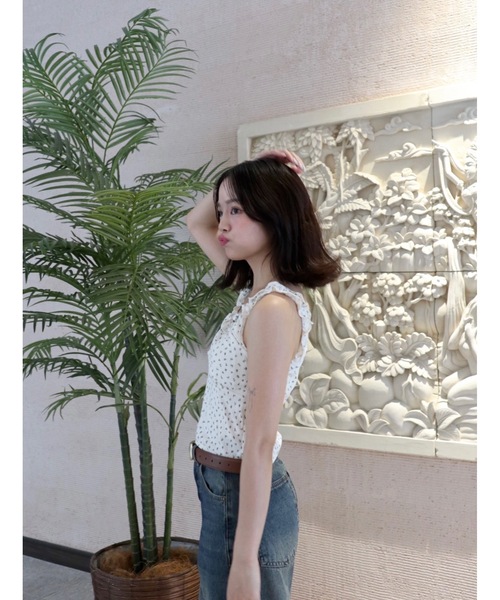 jumelle（ジュメロ）の「小花柄タンクトップ（タンクトップ・レディース・ベージュ・FREE）」の5枚目の写真