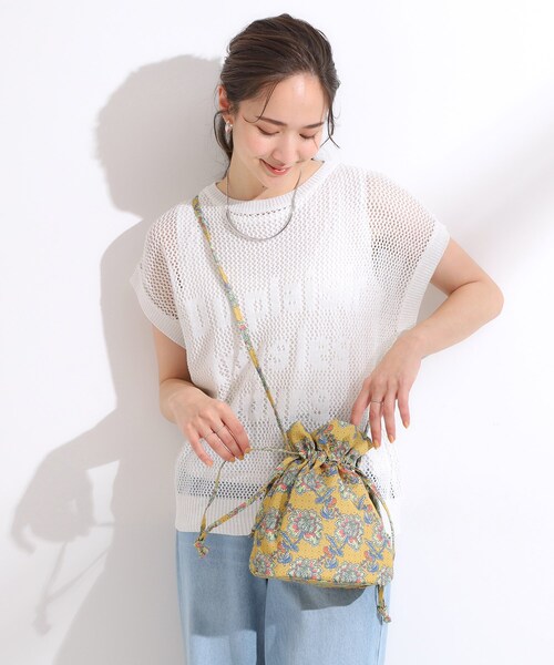 SHOO・LA・RUE(シューラルー)の「ころんとしたフォルムが魅力 ラタプリント 巾着ショルダーバッグ(ショルダーバッグ・レディース・オレンジ系その他2/ブルー系その他2/グリーン系その他2/イエロー系・00)」の1枚目の写真