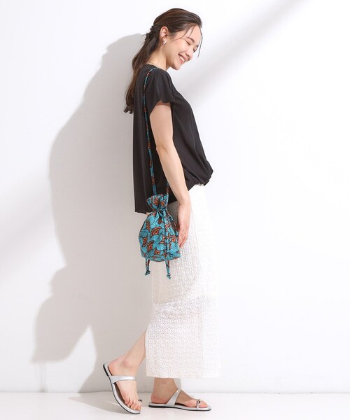 SHOO・LA・RUE(シューラルー)の「ころんとしたフォルムが魅力 ラタプリント 巾着ショルダーバッグ(ショルダーバッグ・レディース・オレンジ系その他2/ブルー系その他2/グリーン系その他2/イエロー系・00)」の10枚目の写真