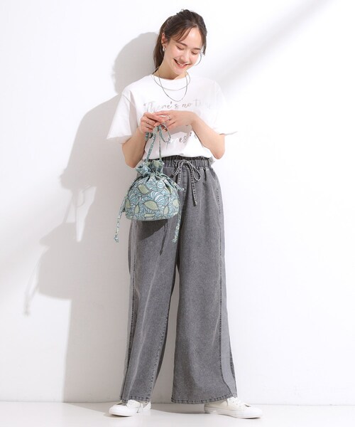 SHOO・LA・RUE(シューラルー)の「ころんとしたフォルムが魅力 ラタプリント 巾着ショルダーバッグ(ショルダーバッグ・レディース・オレンジ系その他2/ブルー系その他2/グリーン系その他2/イエロー系・00)」の12枚目の写真