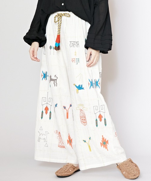 チャイハネ(チャイハネ)の「【チャイハネ】ラジャラン刺繍ワイドパンツ(その他パンツ・レディース・ネイビー/イエロー/ホワイト・FREE)」の2枚目の写真