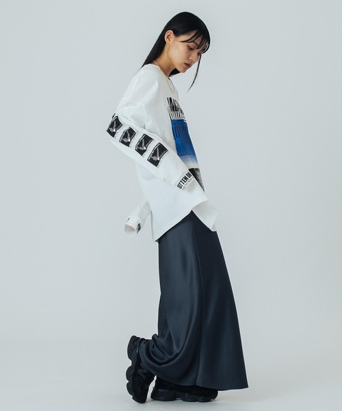 OKIRAKU（オキラク）の「(OKIRAKU×ROSEBUD) GRAPHIC LONG SLEEVE TEE（Tシャツ/カットソー・レディース・ホワイト/ブラック・ONE SIZE）」の19枚目の写真