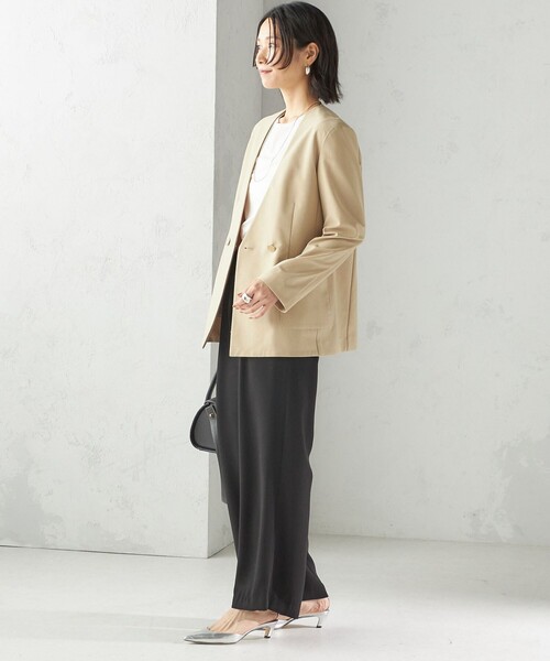 SHIPS（シップス）の「〈吸水速乾 / 防シワ加工 / 洗濯機可能〉スーティング ジャージー カラーレス ジャケット（ノーカラージャケット・レディース・ベージュ/ネイビー・36/38）」の5枚目の写真