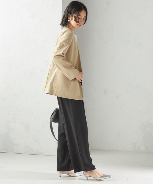 SHIPS（シップス）の「〈吸水速乾 / 防シワ加工 / 洗濯機可能〉スーティング ジャージー カラーレス ジャケット（ノーカラージャケット・レディース・ベージュ/ネイビー・36/38）」の7枚目の写真