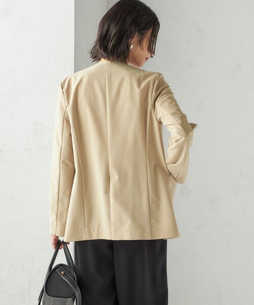 SHIPS（シップス）の「〈吸水速乾 / 防シワ加工 / 洗濯機可能〉スーティング ジャージー カラーレス ジャケット（ノーカラージャケット・レディース・ベージュ/ネイビー・36/38）」の12枚目の写真