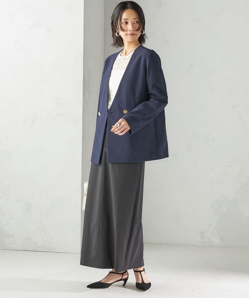 SHIPS（シップス）の「〈吸水速乾 / 防シワ加工 / 洗濯機可能〉スーティング ジャージー カラーレス ジャケット（ノーカラージャケット・レディース・ベージュ/ネイビー・36/38）」の17枚目の写真