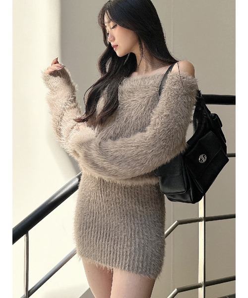 GYDA（ジェイダ）の「オフショルデザインシャギーニットワンピース（ワンピース・レディース・ベージュ/ブラック/オフホワイト・FREE）」の3枚目の写真