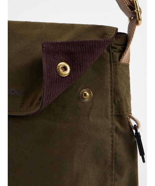 Barbour（バブアー）の「【TRANSPORT / トランスポート】 クロスボディバッグ（ショルダーバッグ・メンズ・ブラック/グリーン・ONE SIZE）」の7枚目の写真