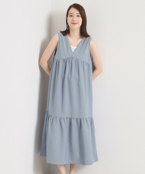 ITS'DEMO（イッツデモ）の「【洗濯機OK／ロングシーズン使える】ティアードVネックワンピース（ワンピース・レディース・ブルー/ブラック/ダークブラウン・00）」の3枚目の写真