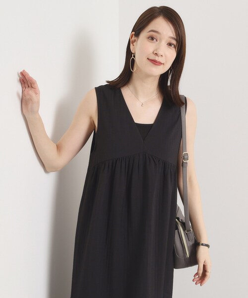 ITS'DEMO（イッツデモ）の「【洗濯機OK／ロングシーズン使える】ティアードVネックワンピース（ワンピース・レディース・ブルー/ブラック/ダークブラウン・00）」の20枚目の写真