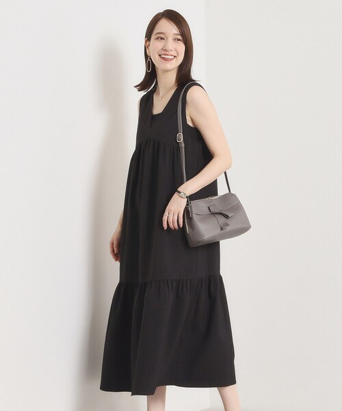 ITS'DEMO（イッツデモ）の「【洗濯機OK／ロングシーズン使える】ティアードVネックワンピース（ワンピース・レディース・ブルー/ブラック/ダークブラウン・00）」の21枚目の写真