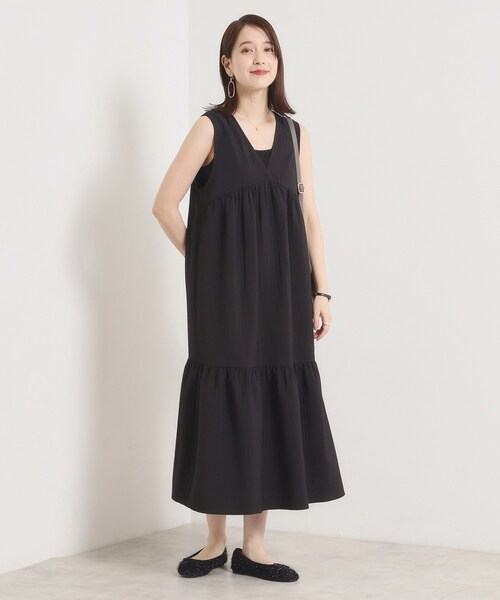 ITS'DEMO（イッツデモ）の「【洗濯機OK／ロングシーズン使える】ティアードVネックワンピース（ワンピース・レディース・ブルー/ブラック/ダークブラウン・00）」の14枚目の写真