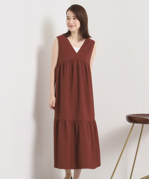 ITS'DEMO（イッツデモ）の「【洗濯機OK／ロングシーズン使える】ティアードVネックワンピース（ワンピース・レディース・ブルー/ブラック/ダークブラウン・00）」の12枚目の写真