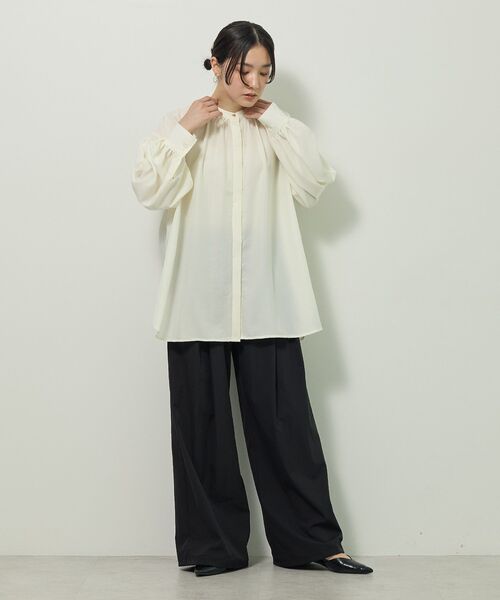 Green Parks(グリーンパークス)の「ease blue.バックシャーリングブラウス(シャツ/ブラウス・レディース・ブラック/オフホワイト/グレー・FREE)」の8枚目の写真