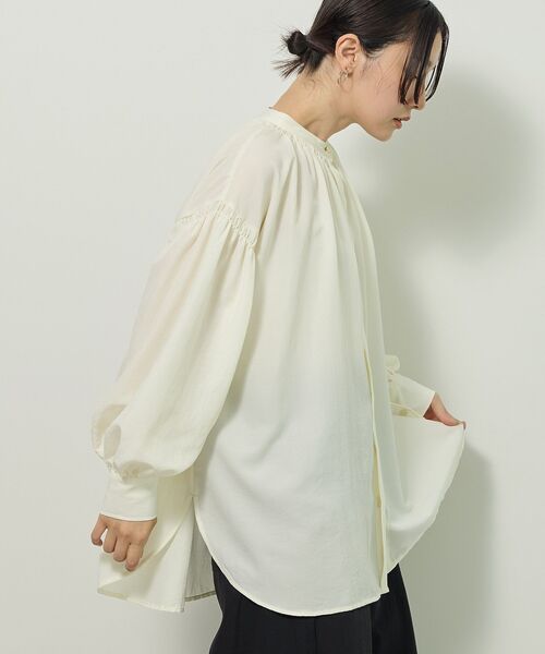 Green Parks(グリーンパークス)の「ease blue.バックシャーリングブラウス(シャツ/ブラウス・レディース・ブラック/オフホワイト/グレー・FREE)」の12枚目の写真