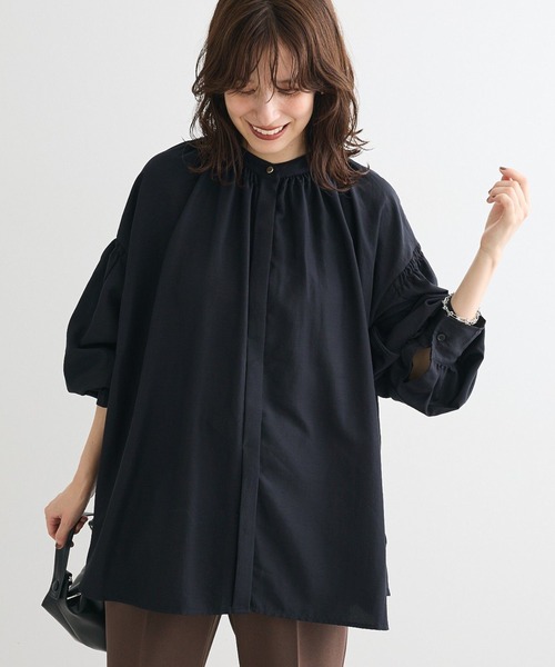 Green Parks(グリーンパークス)の「ease blue.バックシャーリングブラウス(シャツ/ブラウス・レディース・ブラック/オフホワイト/グレー・FREE)」の2枚目の写真